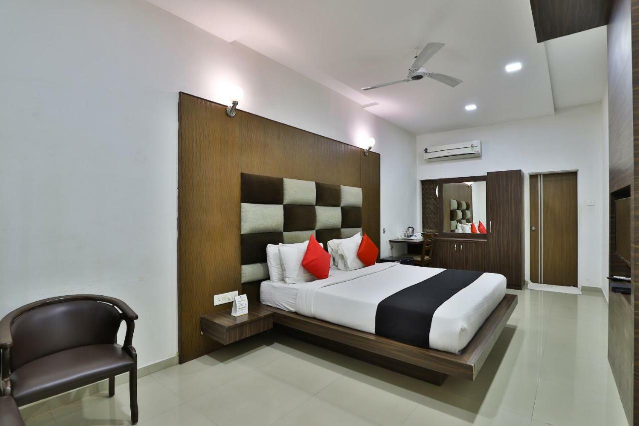 Banyan Paradise Resort Vadodara Exteriör bild